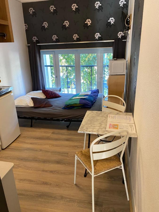 Les Studios Meubles De L'Avenue Bouloumie Vittel Exteriör bild